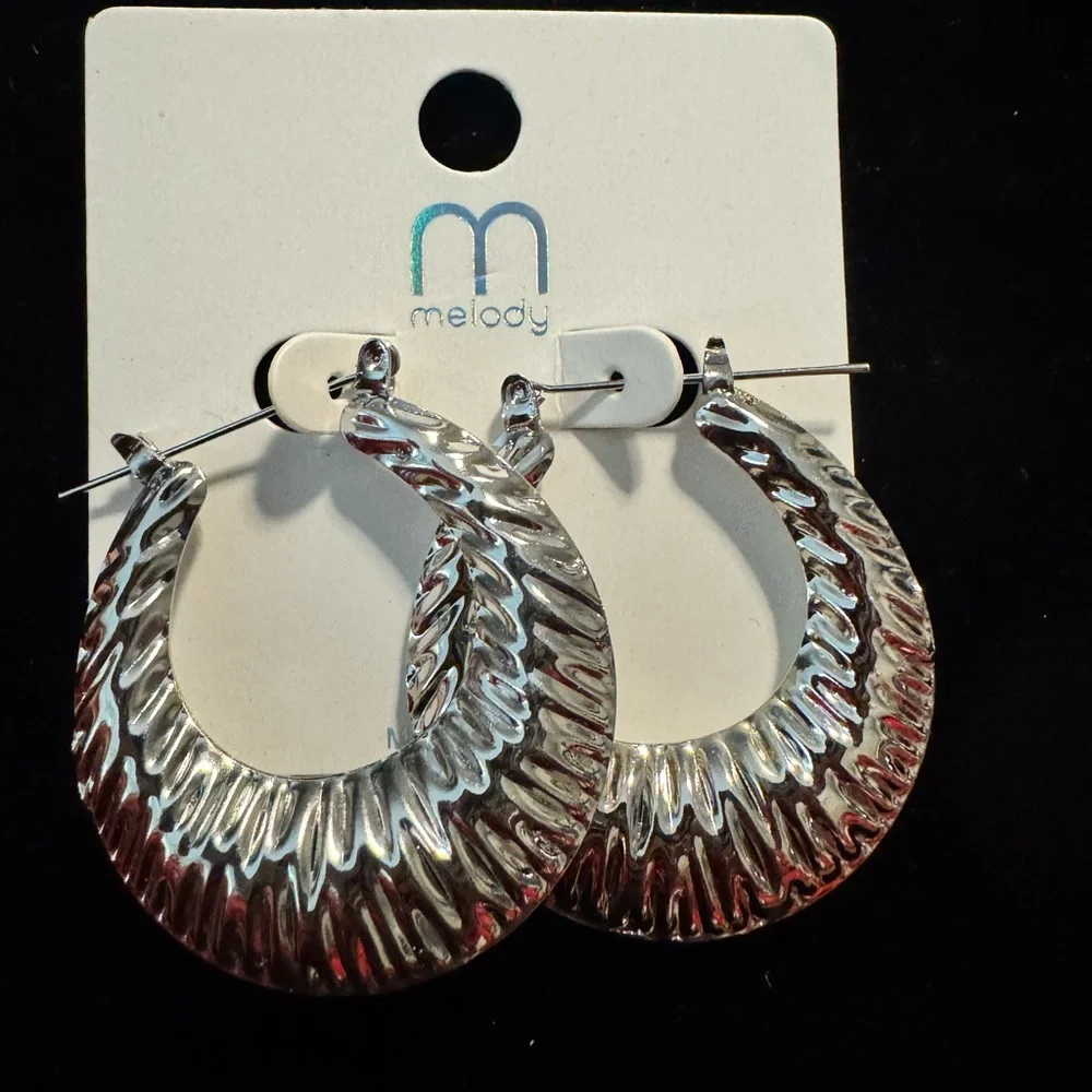 Silver Textured Statement Hoop Earrings Bold Chunky Open Hoops NWT - Picture 3 of 3
